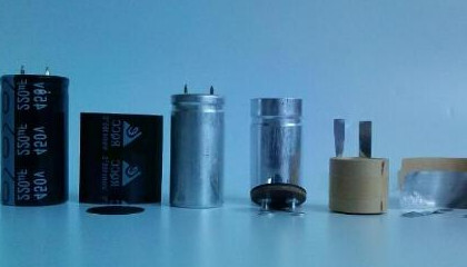 電機(jī)上的啟動(dòng)電容器和運(yùn)行電容器各有什么作用？